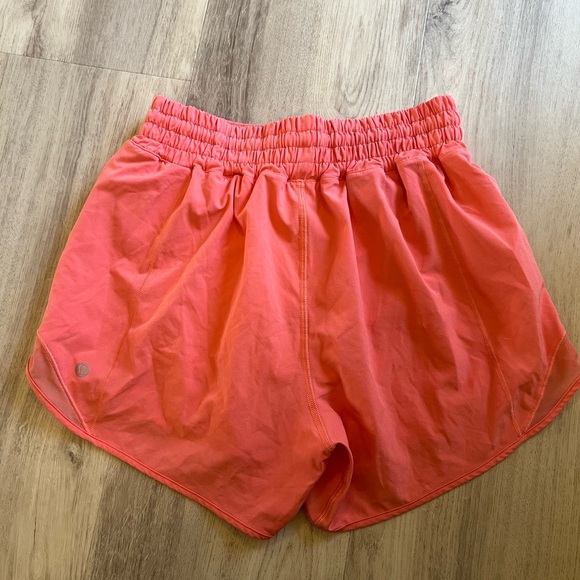 Lululemon High Rise Hotty Hot 4”- Raspberry Cream - Picture 2 of 6